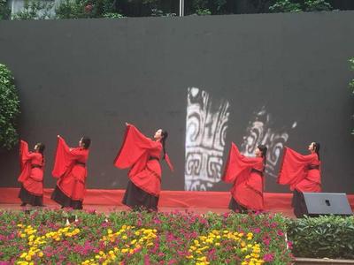 迎校庆 讲实验人自己的故事 --记重庆市实验学校“第二十届百花节活动”