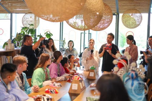 变脸绝活惊艳国际学子 中外青少年北仓邂逅川剧魅力