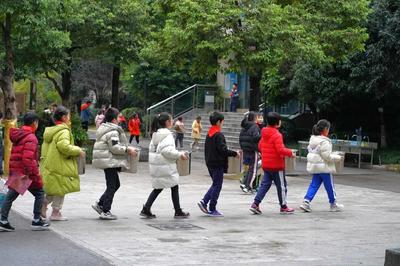 重庆金山学校:新学期 新征程 金山孩童向"善"奔跑