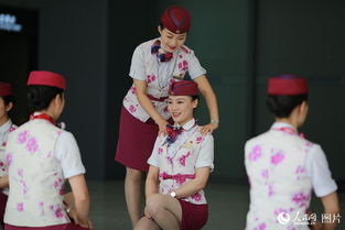 动姐 礼仪培训备战铁路调图 蹲姿微笑培训一丝不苟