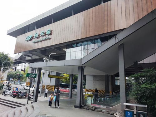 重庆昔日的工业园区,工厂搬迁反而宜居,游人如织好有烟火气