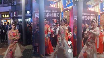 “重庆火锅一姐”从礼仪逆袭成网红