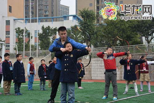 金鹏实验小学 礼仪文化进校园 学生行射礼品香茗 组图