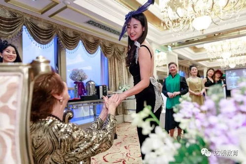 她为重庆打开一扇世界礼仪修养的大门