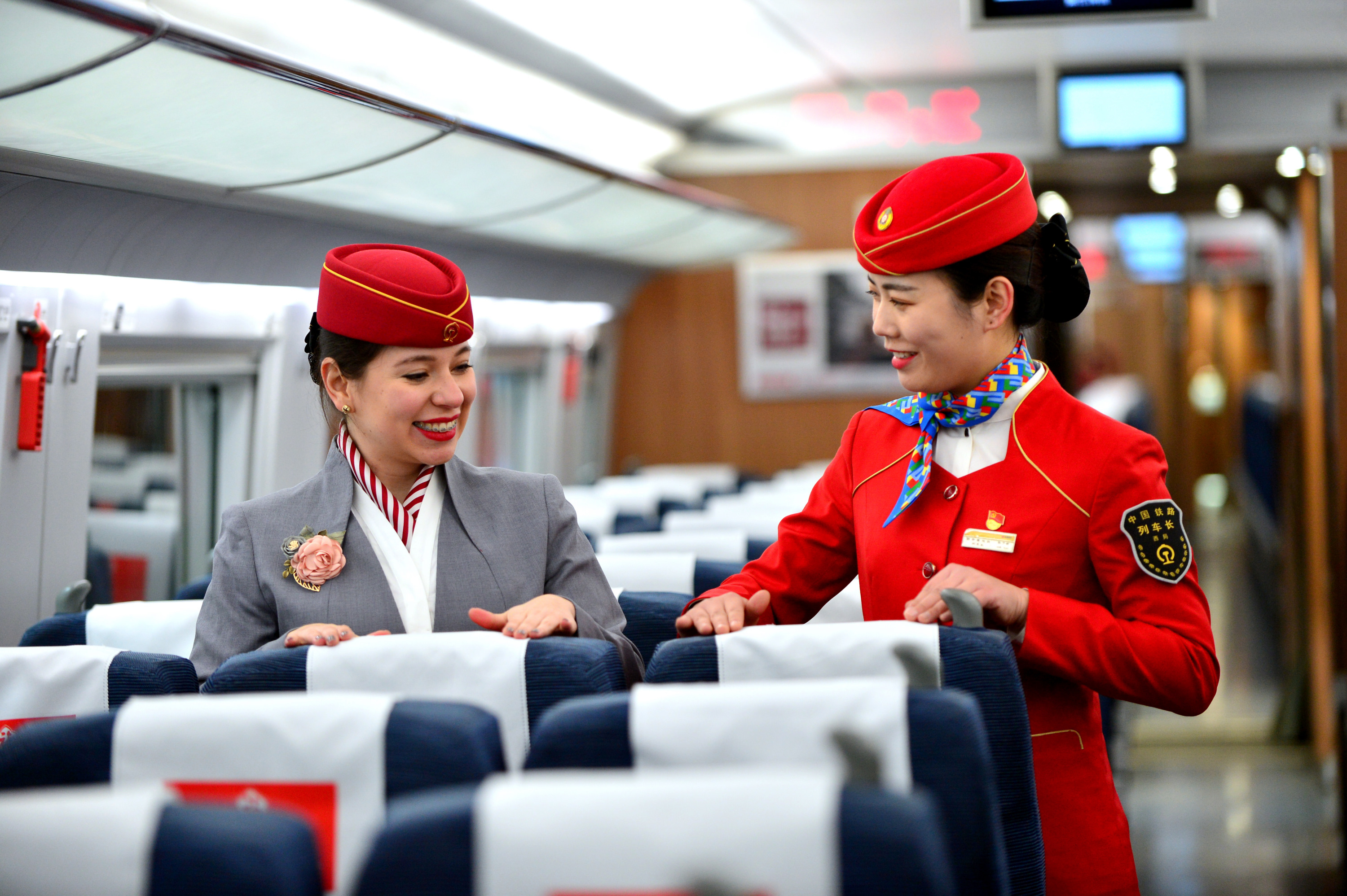 迎春运，展风采——重庆高铁乘务员全面启动礼仪专项培训